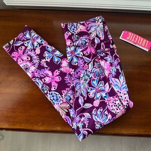 NWT Lilly Pulitzer UPF 50+ Luxletic 24" South Beach
High Rise Midi Legging